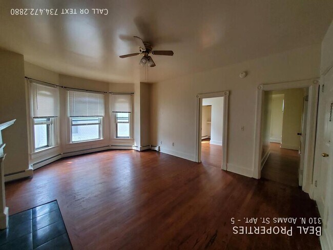 Foto del edificio - 310 N Adams St