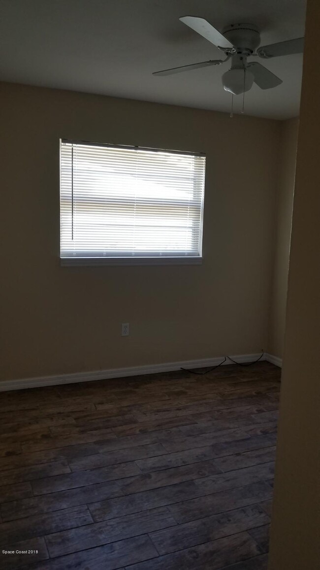 Foto del edificio - 6417 Ridgewood Ave