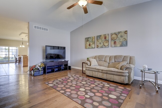 Building Photo - 3303 Mackinaw Ln