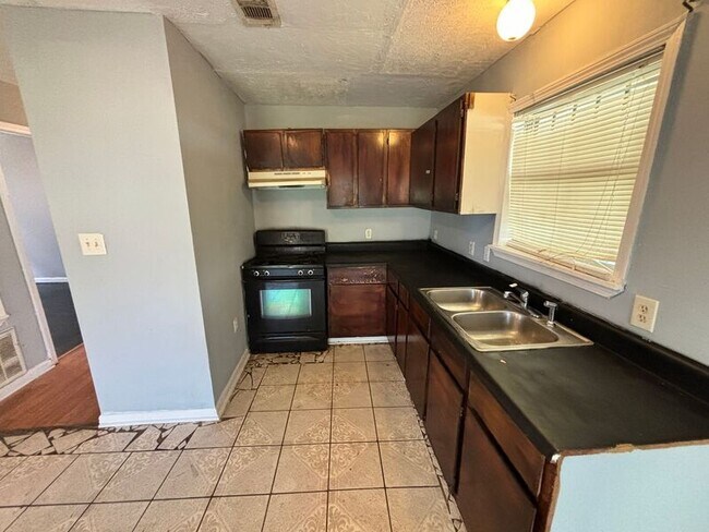 Foto del edificio - 6709 Lake Glen Dr