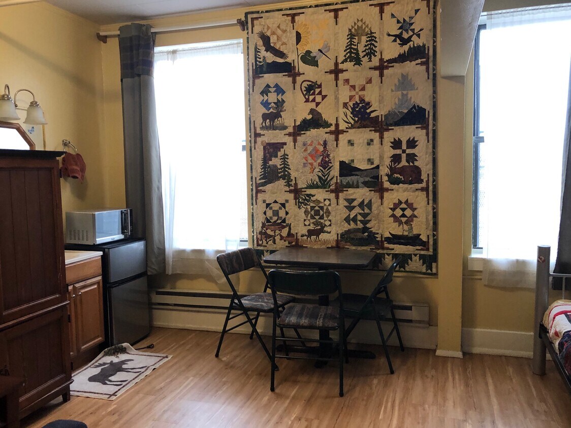 Estudio/monoambiente (fotografía de la unidad similar) - 2520 1st Ave N