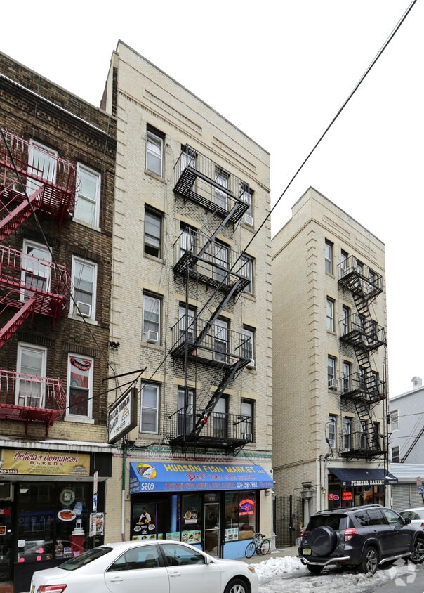Primary Photo - 5809 Hudson Ave