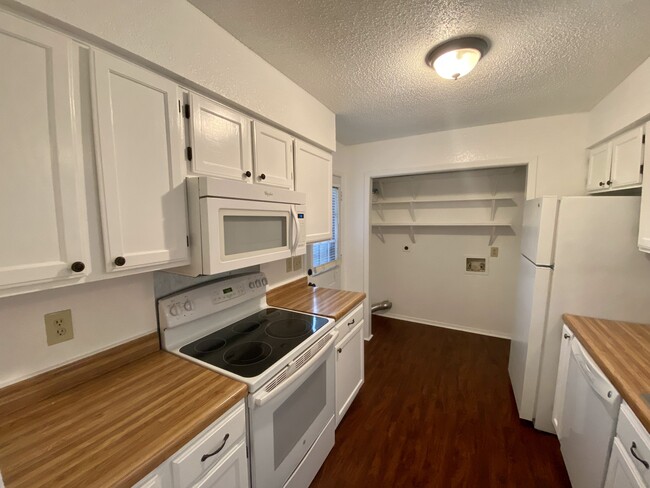 Kitchen - 1809 West Spring Creek Parkway