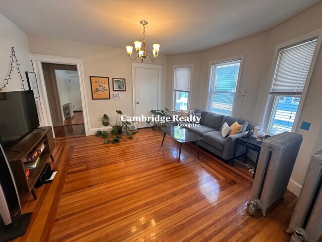 Foto del edificio - 24-26 Burnham St. Unit 2T
