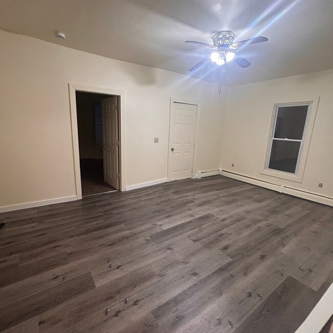 Building Photo - 173 Chestnut St