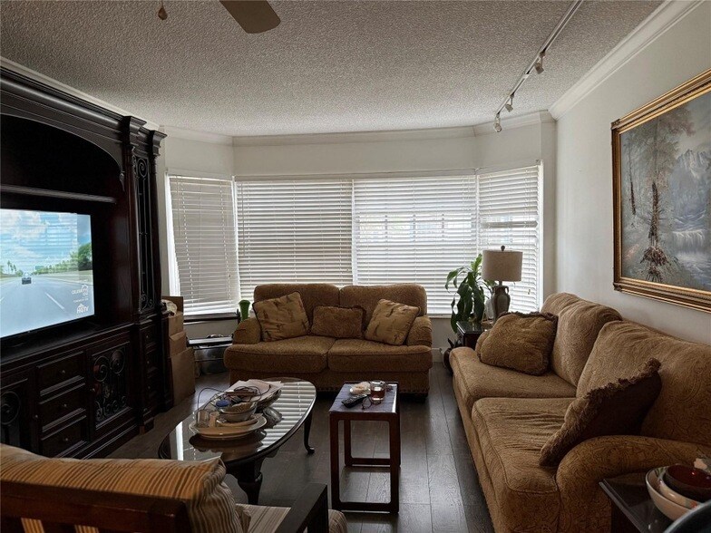 Foto del edificio - 2161 NE 68th St