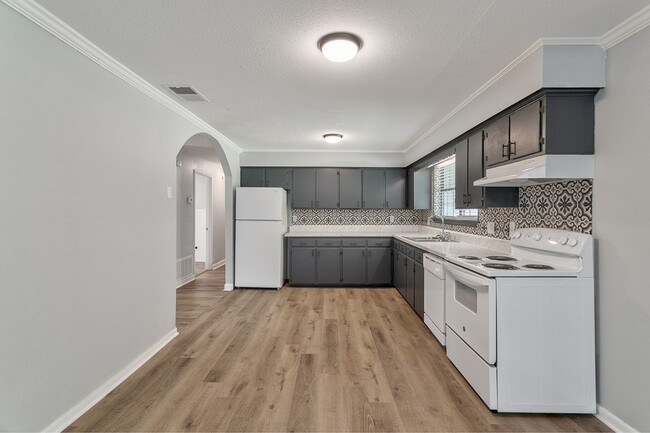 Building Photo - 1804 Larkwood Dr
