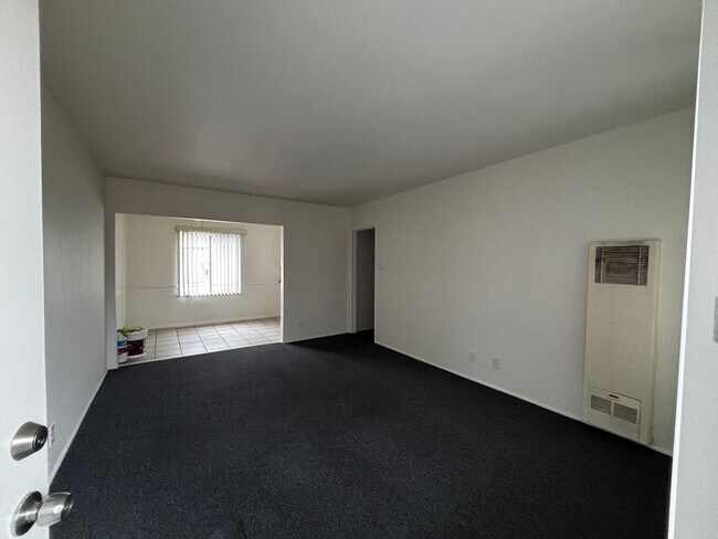 Building Photo - 6727 Whitsett Ave