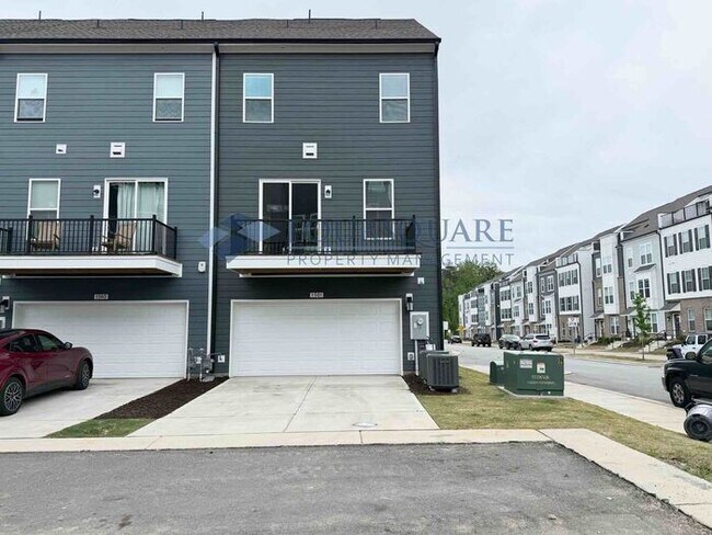 Foto del edificio - Bright End-Unit 3-Bed / 2.5-Bath Townhome with Flex Space, Gourmet Kitchen & 2-Car Garage – Walka...