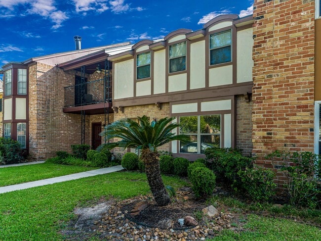 Building Photo - 1144 N Kirkwood Rd