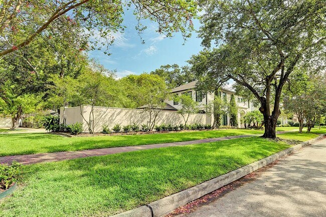 Foto del edificio - 3724 Albans Rd