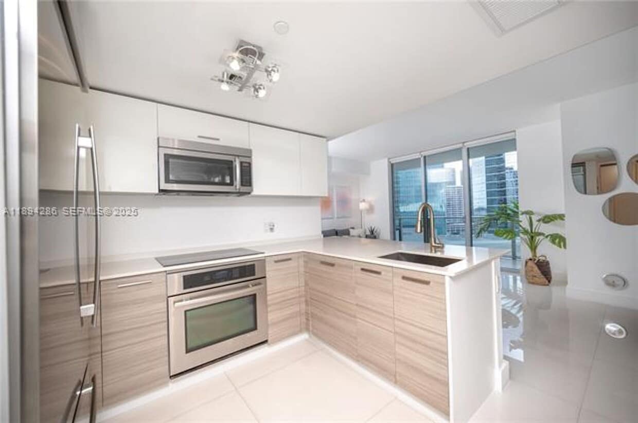 Photo - 1300 Brickell Bay Dr # 1601 (A11894286)