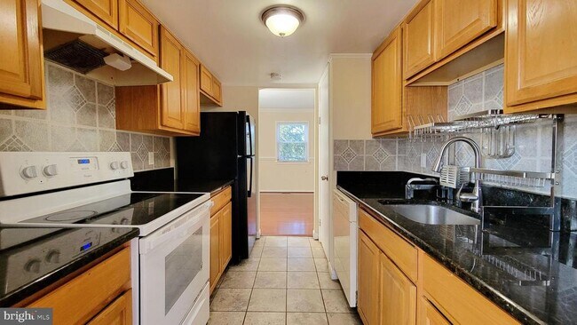 Foto del edificio - 2329 McClellan Ct