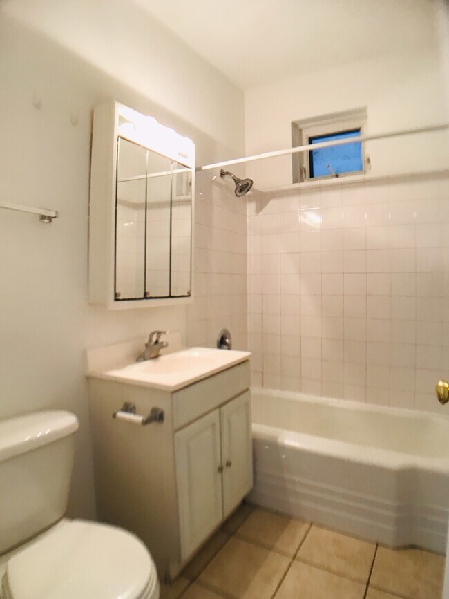 Building Photo - 2400 N Surrey Ct