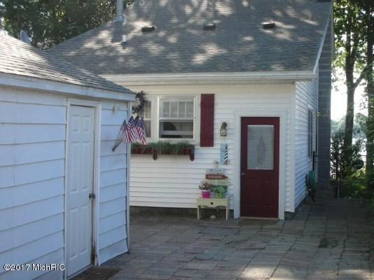 Building Photo - 8337 W Long Lake Dr