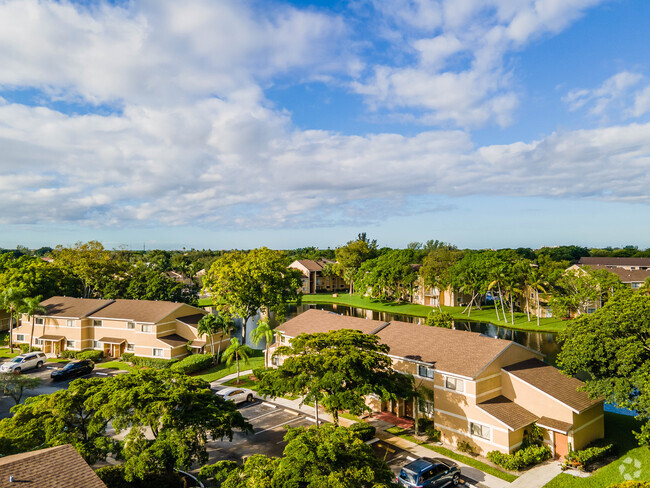 Building Photo - Palms Of Pembroke Condos