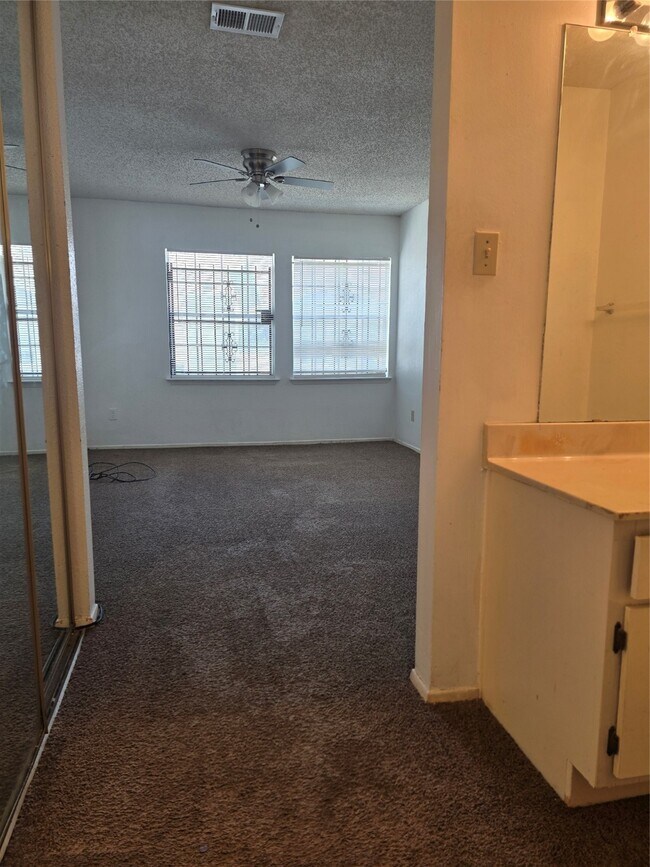 Foto del edificio - 6347 Cattails Ln