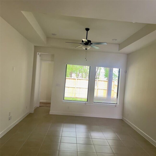 Building Photo - 10602 William Pk Dr