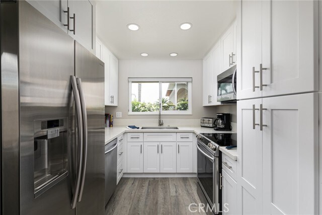 Building Photo - 828 E Fairway Dr