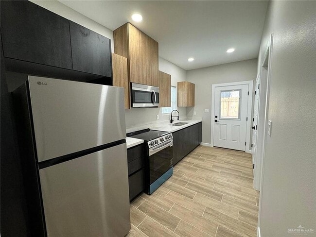 Foto del edificio - 103 N San Jose Dr