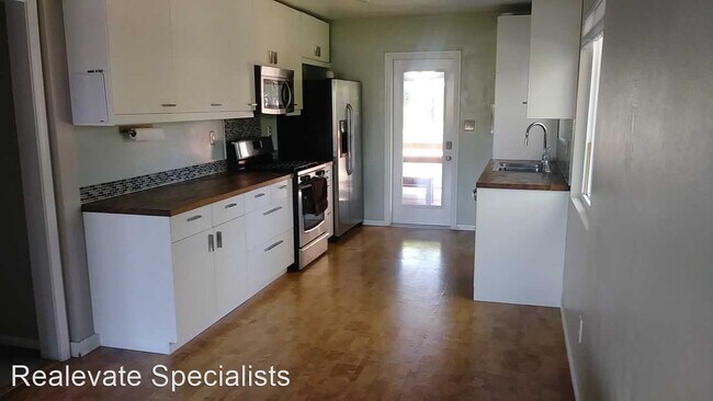 Building Photo - 4 br, 3 bath House - 1580 Parrot Street