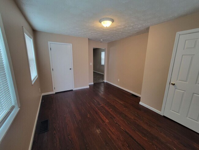 Foto del edificio - 2544 Elmo Ave 2BR/1.5BA (Hamilton)