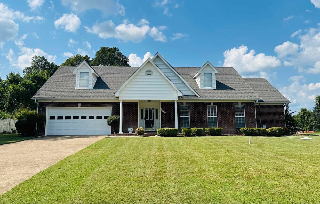 Foto principal - 680 Duncan Dr