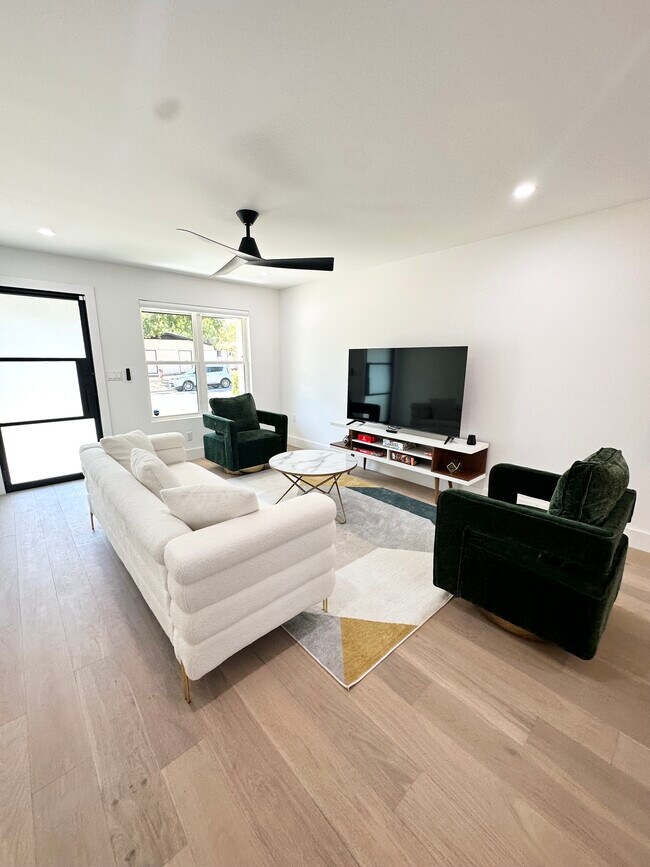Foto del edificio - 1402 Braes Ridge Dr