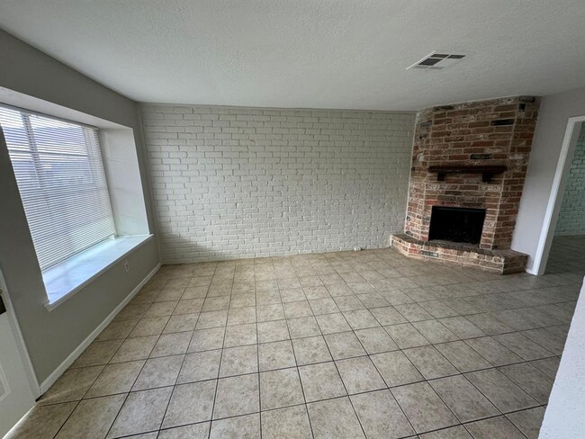 Building Photo - 6939 Chasewood Dr