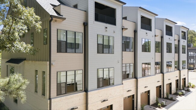 Foto del edificio - 403 Chatham View Rd