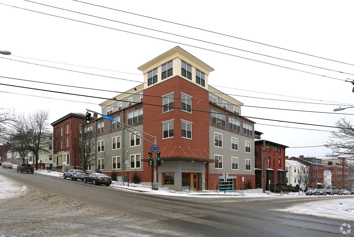 Primary Photo - Danforth on High