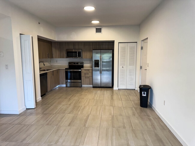 Foto del edificio - 20621 NW 7th Ct