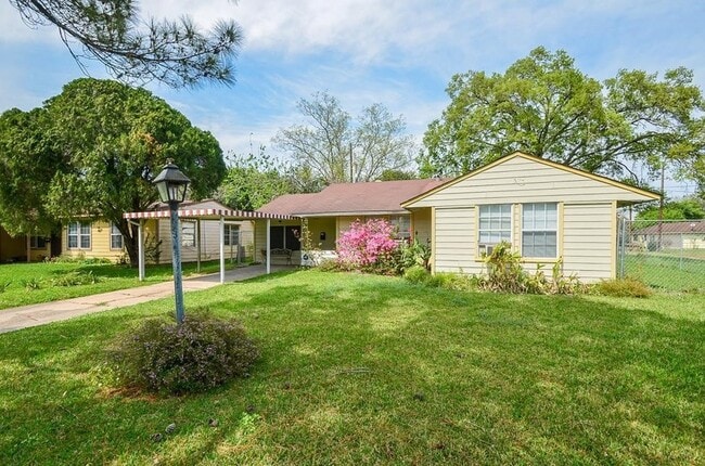 Photo - 5515 Flamingo Dr House