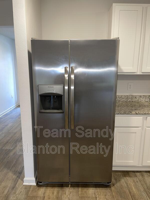 Building Photo - 7463 Oak Lake Blvd