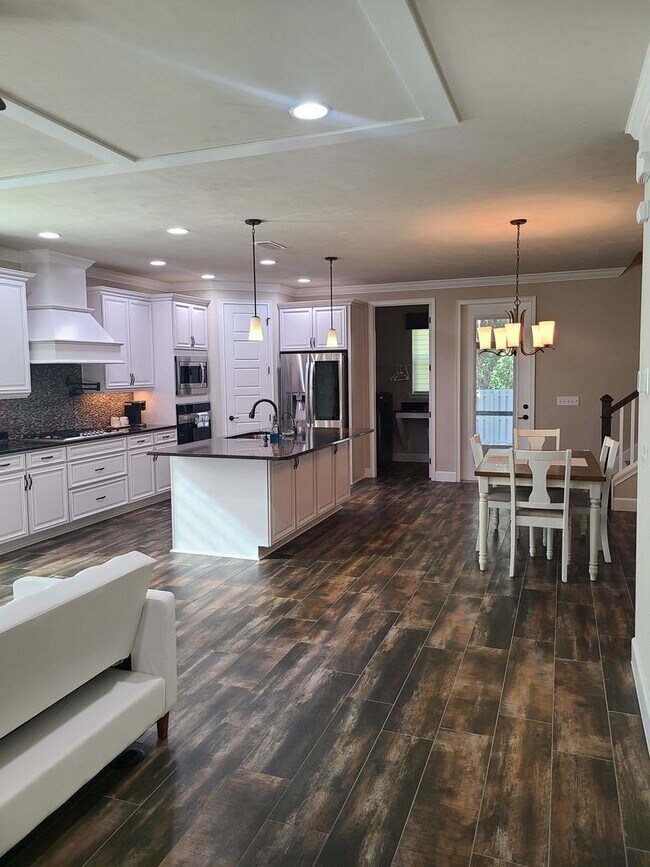 Foto del edificio - Beautiful 3 Bedroom 3 Bathroom home in Arb...