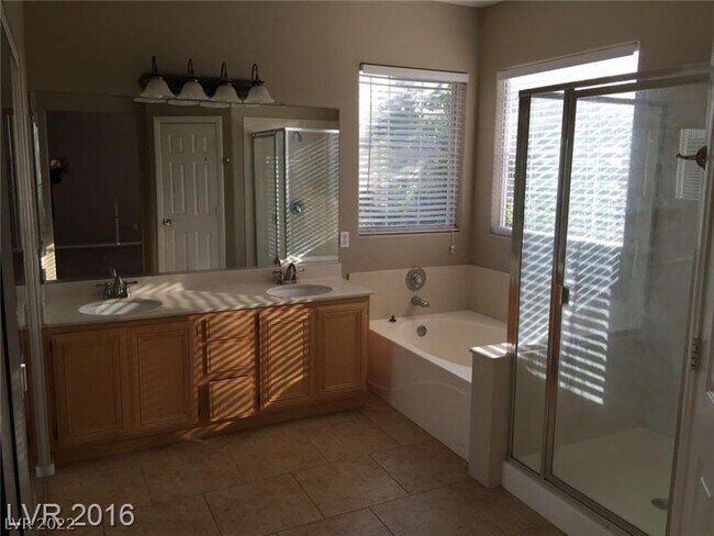 Building Photo - 10705 Turquoise Valley Dr