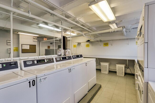 Foto del edificio - 6030 N Sheridan Rd