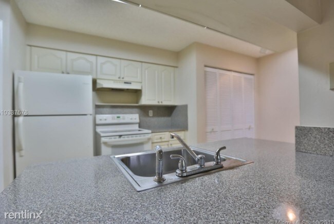 Foto del edificio - 17520 NW 67th Pl