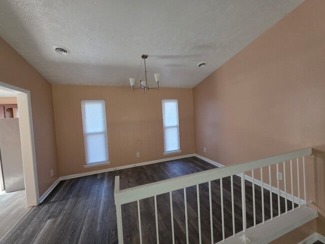 Building Photo - 3003 Thornhill Rd