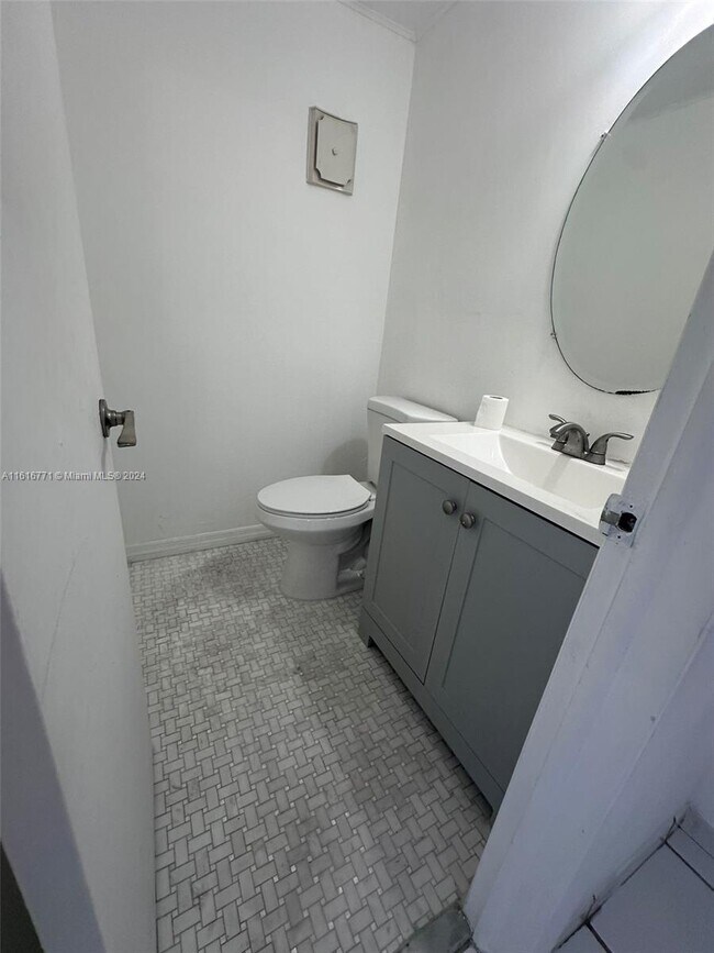 Building Photo - 40 NW 87th Ave