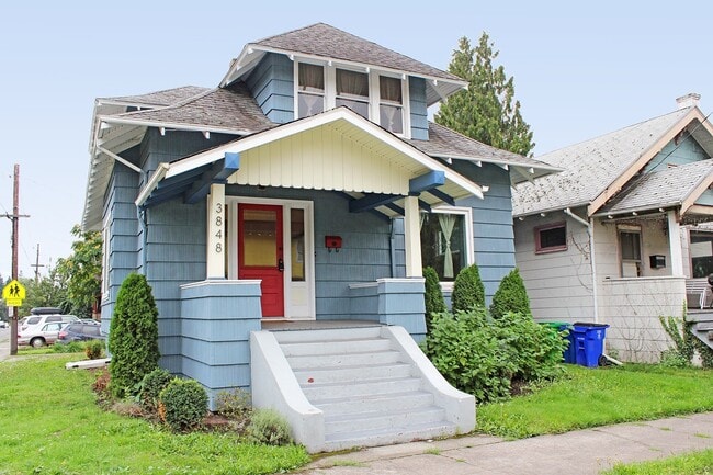 Building Photo - 3848 SE Grant Ct