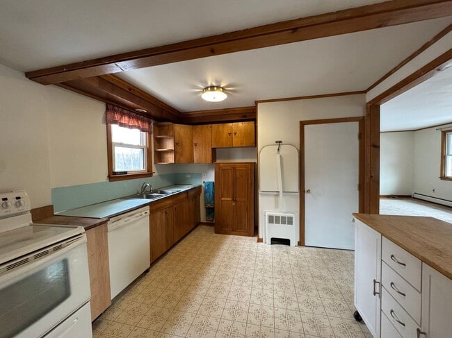 Building Photo - 70 Cedar St