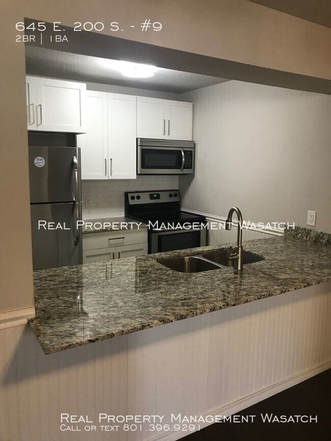 Building Photo - Move In Special 1 Month Free!