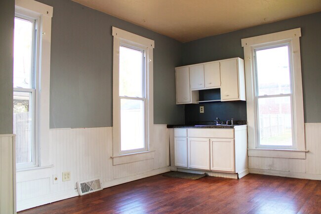 Building Photo - 1515 1st Ave