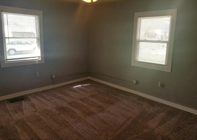 Building Photo - ****COMING SOON**** Charming 2-story home ...