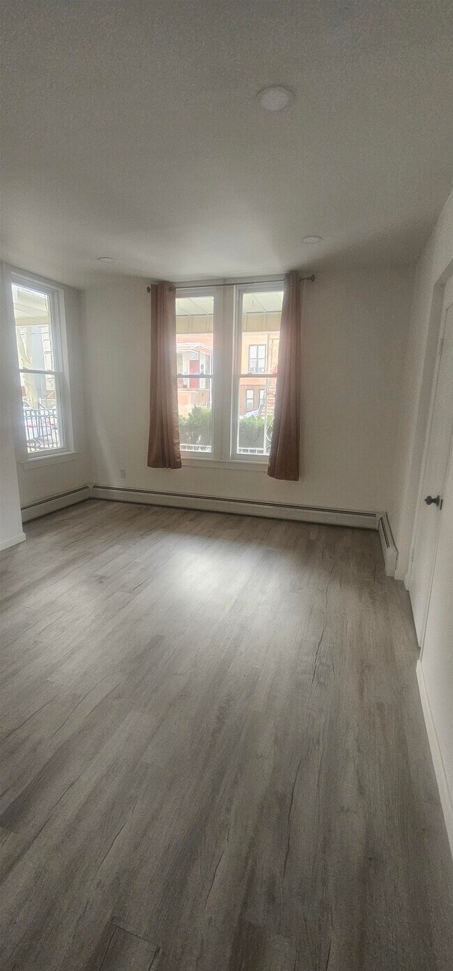 Foto del edificio - 202 Clerk St