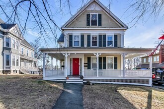 Building Photo - 13 Pleasant St