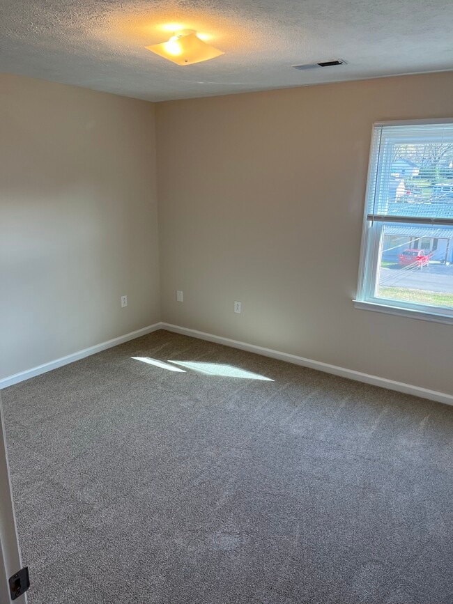 Building Photo - 1831 Dimple Ct