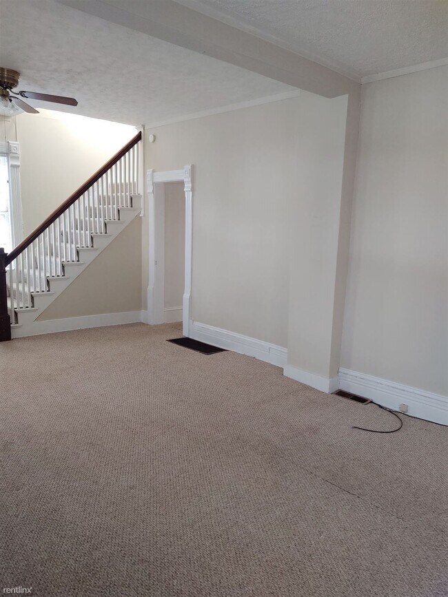 Building Photo - 3 br, 1 bath House - 239 Maple St
