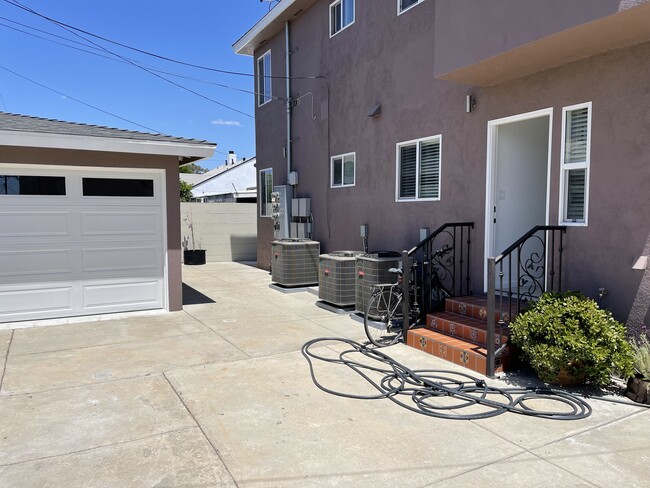 Building Photo - 6050 Dauphin Ave